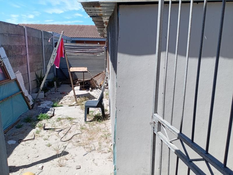 2 Bedroom Property for Sale in Pelikan Park Western Cape